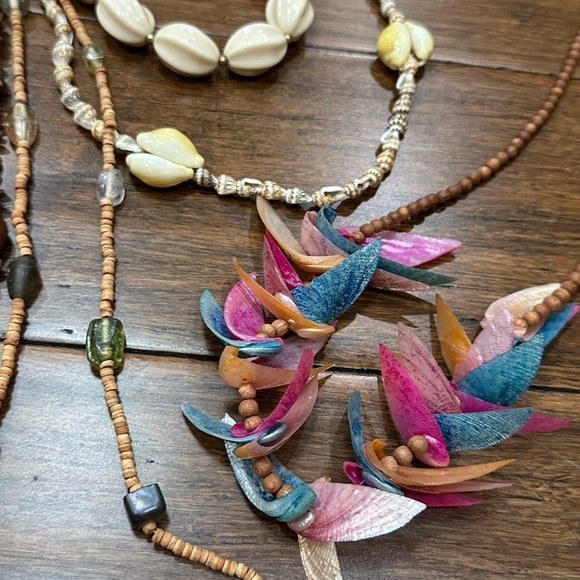 Seashell Beach Multicolor Beaded Shell Necklace Set of 7 - Picture 4 of 5